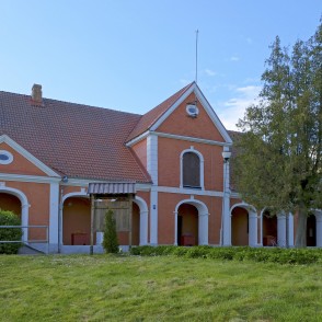 Dunalkas muižas klēts (tagad Tautas nams) Dunalkas muižas klēts (tagad Tautas nams)