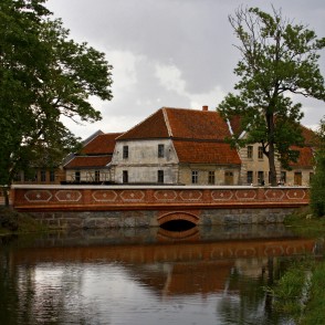 Mūra tilts pār Alekšupīti (Kuldīga) Mūra tilts pār Alekšupīti (Kuldīga)