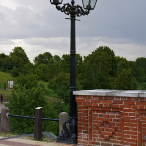 Dekoratīva čuguna lējuma laterna (Kuldīga) Dekoratīva čuguna lējuma laterna (Kuldīga)