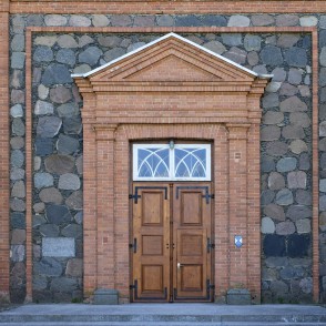 Vārkavas baznīcas ieejas portāls Vārkavas baznīcas ieejas portāls