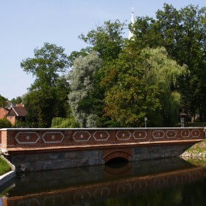 Mūra tilts pār Alekšupīti (Kuldīga) Mūra tilts pār Alekšupīti (Kuldīga)