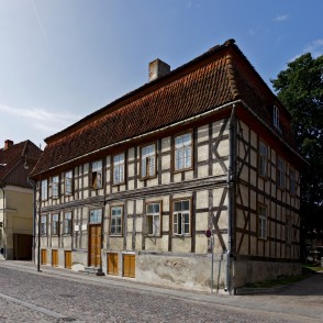 Hercoga aptieka (Baznīcas 10, Kuldīga) Hercoga aptieka (Baznīcas 10, Kuldīga)