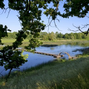 Gājēju tilts pār Lielupi pie Mežotnes pils Gājēju tilts pār Lielupi pie Mežotnes pils