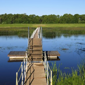 Gājēju tilts pār Lielupi pie Mežotnes pils Gājēju tilts pār Lielupi pie Mežotnes pils