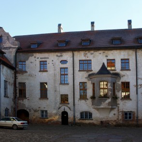 Dundagas pils iekšpagalms Dundagas pils iekšpagalms