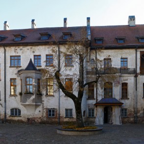 Dundagas pils iekšpagalms Dundagas pils iekšpagalms