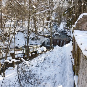 Grūbas ūdenskritumi Grūbas ūdenskritumi