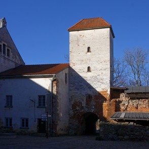 Dundagas pils vārtu tornis Dundagas pils vārtu tornis