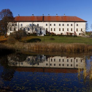 Dundagas pils un pils atspulgs ūdenī Dundagas pils un pils atspulgs ūdenī