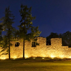 Valmieras pilsdrupas naktī Valmieras pilsdrupas naktī