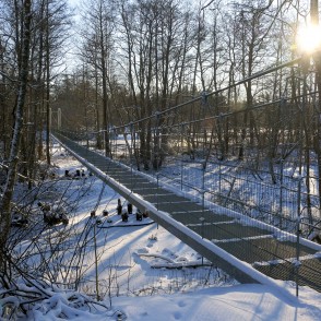 Gājēju tilts pār Irbes upi ziemā Gājēju tilts pār Irbes upi ziemā