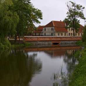 Mūra tilts pār Alekšupīti (Kuldīga) Mūra tilts pār Alekšupīti (Kuldīga)