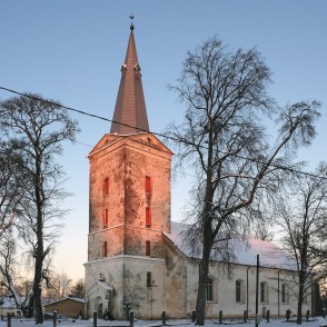 Dundagas luterāņu baznīca ziemā Dundagas luterāņu baznīca ziemā