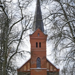 Ropažu evaņģēliski luteriskā baznīca ziemā Ropažu evaņģēliski luteriskā baznīca ziemā
