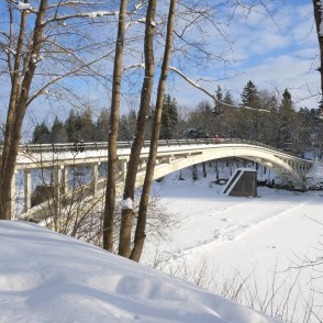 Gājēju tilts pār Ogri ziemā Gājēju tilts pār Ogri ziemā