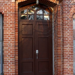 Kolkas luterāņu baznīcas ieejas portāls Kolkas luterāņu baznīcas ieejas portāls