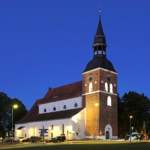 Valmieras Sv. Sīmaņa baznīca naktī Valmieras Sv. Sīmaņa baznīca naktī