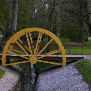 Tiltiņš Reņķa dārzā Tiltiņš Reņķa dārzā