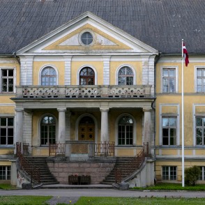 Rudbāržu muižas pils ieejas portāls Rudbāržu muižas pils ieejas portāls