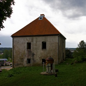 Kandavas pilsdrupas ar pulvertorni Kandavas pilsdrupas ar pulvertorni