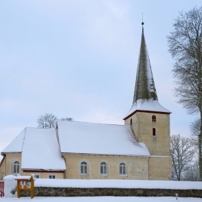 Apriķu Evaņģēliski luteriskā baznīca ziemā Apriķu Evaņģēliski luteriskā baznīca ziemā