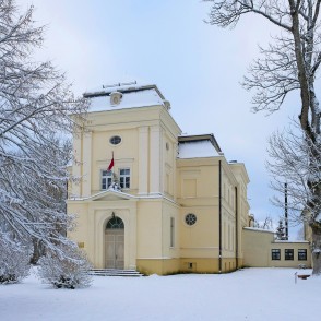 Dzērves muižas pils ziemā Dzērves muižas pils ziemā