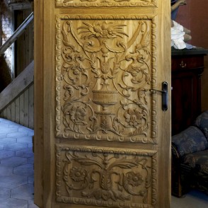Kurmenes mācītājmuižas durvis ar kokgriezumiem Kurmenes mācītājmuižas durvis ar kokgriezumiem