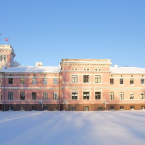 Zemītes muižas pils ziemā Zemītes muižas pils ziemā