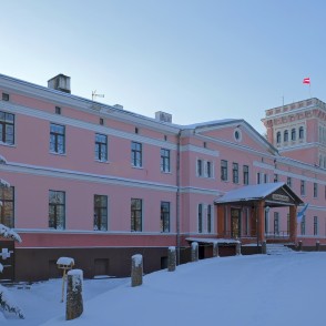 Zemītes muižas pils ziemā Zemītes muižas pils ziemā