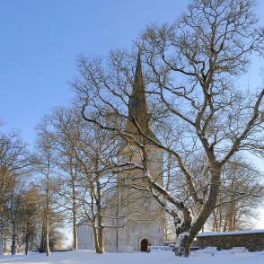 Jaunpils luterāņu baznīca ziemā Jaunpils luterāņu baznīca ziemā