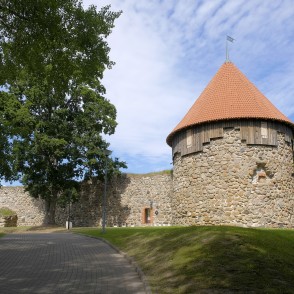 Alūksnes viduslaiku pils Dienvidu tornis Alūksnes viduslaiku pils Dienvidu tornis