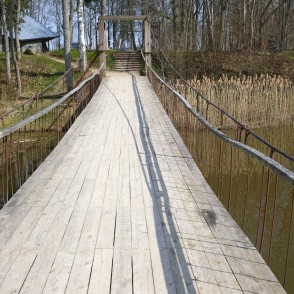 Trošu tilts pār Sakas upi (Pāvilosta) Trošu tilts pār Sakas upi (Pāvilosta)