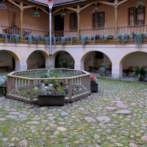 Ēdoles pils iekšpagalms Ēdoles pils iekšpagalms