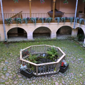 Ēdoles pils iekšpagalms Ēdoles pils iekšpagalms