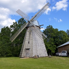 "Lazdu" vējdzirnavas muzeja "Ausekļu dzirnavas" teritorijā "Lazdu" vējdzirnavas muzeja "Ausekļu dzirnavas" teritorijā