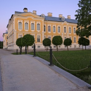 Skats uz Rundāles pili Skats uz Rundāles pili