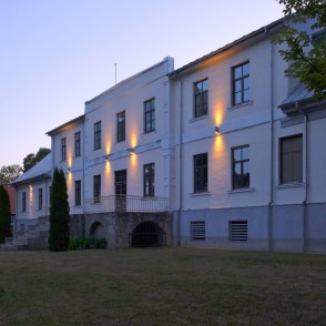 Aizputes Jaunā Pilsmuiža naktī Aizputes Jaunā Pilsmuiža naktī