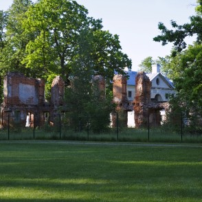 Elejas muižas drupas Elejas muižas drupas