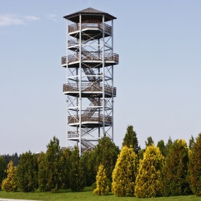 Skatu tornis Kalsnavas arborētumā Skatu tornis Kalsnavas arborētumā