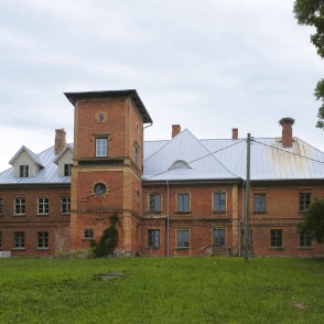 Sarkanā pils Gulbenē Sarkanā pils Gulbenē