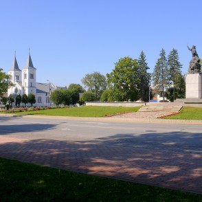 Rēzekne, piemineklis "Vienoti Latvijai" Rēzekne, piemineklis "Vienoti Latvijai"