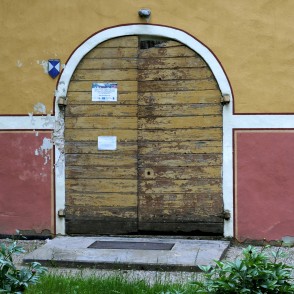 Mežmuižas baznīcas ieejas portāls Mežmuižas baznīcas ieejas portāls