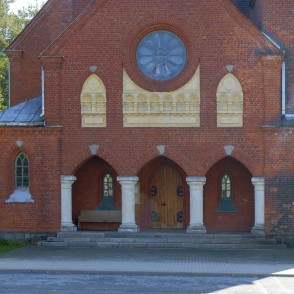 Rēzeknes luterāņu baznīcas ieejas portāls Rēzeknes luterāņu baznīcas ieejas portāls