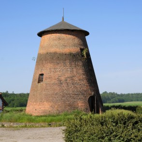 Kāravu vējdzirnavas (agrāk Strazdu vējdzirnavas) Kāravu vējdzirnavas (agrāk Strazdu vējdzirnavas)