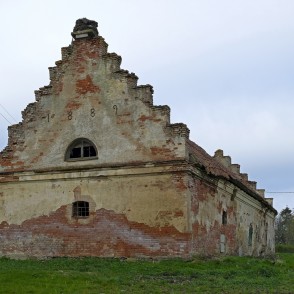 Apriķi Manor Farm Building Apriķi Manor Farm Building