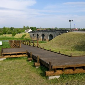 Akmens mūra tilts pār Abavu Kandavā Akmens mūra tilts pār Abavu Kandavā