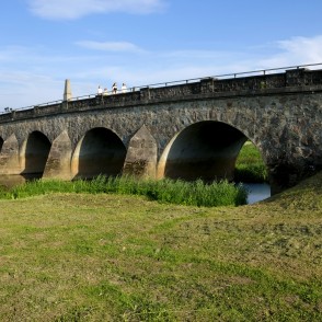 Mūra tilts pār Abavu Kandavā Mūra tilts pār Abavu Kandavā