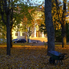Marinzejas muiža un parks rudenī Marinzejas muiža un parks rudenī