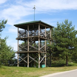 Putnu vērosanas tornis pie Mērsraga bākas Putnu vērosanas tornis pie Mērsraga bākas