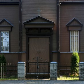 Jaunjelgavas Katoļu baznīcas ieejas portāls Jaunjelgavas Katoļu baznīcas ieejas portāls